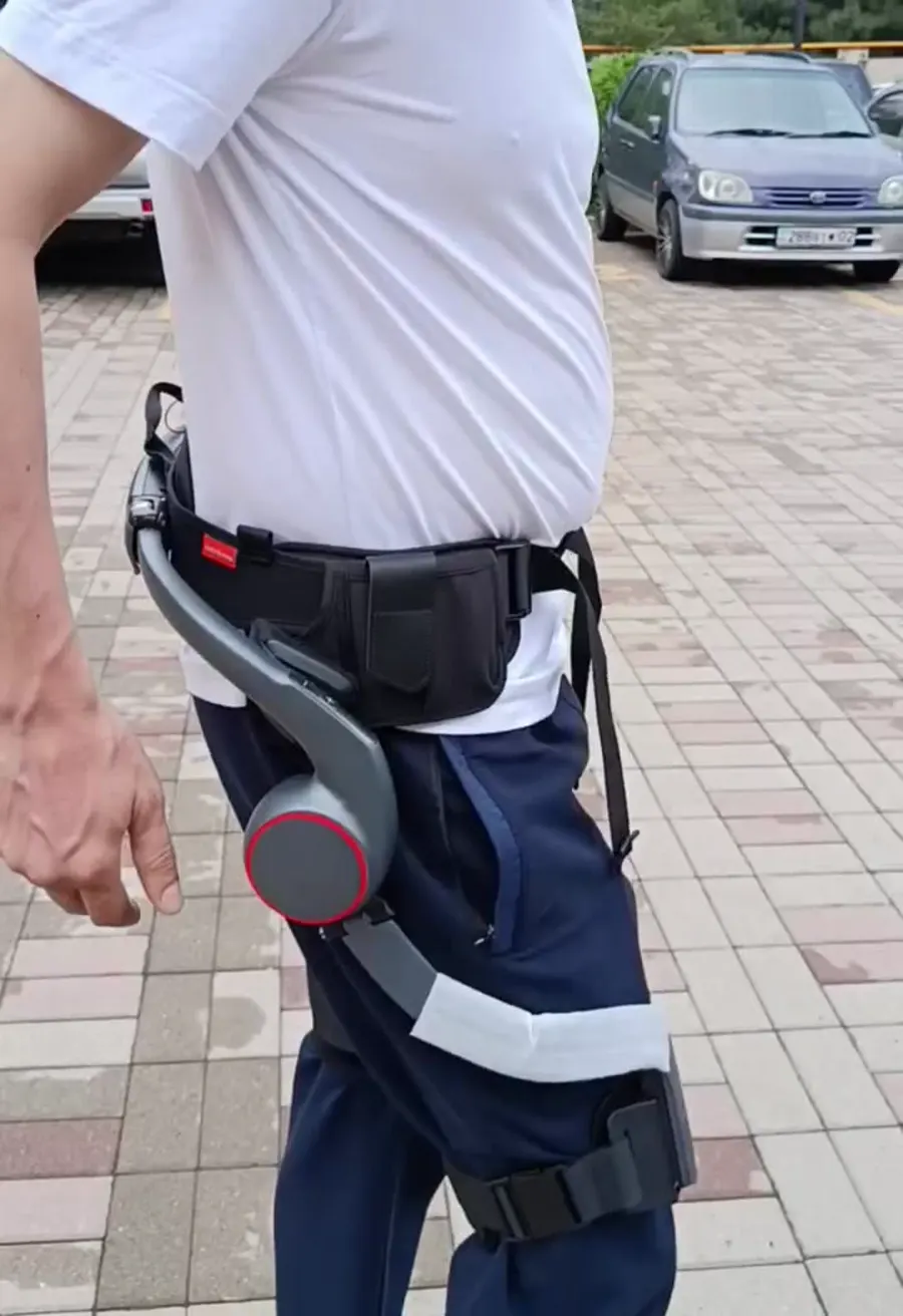 Ходьба в AstroShell Alpha 1, вид сбоку, тест-драйв ExoSkill